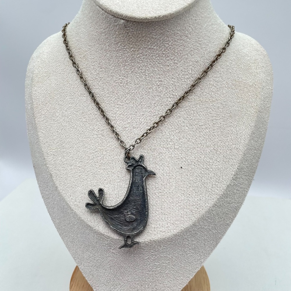 Vintage Farm Silver-Tone Oxidize Metal Rooster Pendant Push Lock Necklace